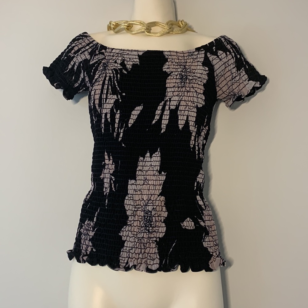 Like NEW🌺Made in🇨🇦FL Off Shoulders Shirred Top - Picture 3 of 17